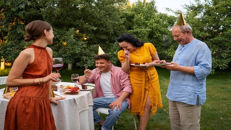 How To Plan An Outdoor Party That Guests Of All Ages Will Enjoy
